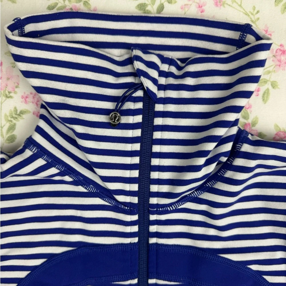 Lululemon In Stride Striped Zip Up Jacket 6 - Picture 7 of 16